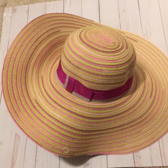 Lady’s summer hats - Picture 4 of 8